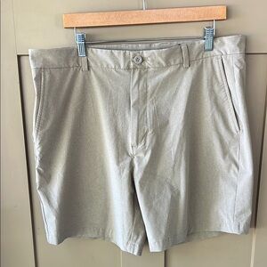 Vineyard Vines Men’s 38 Khaki Breaker Shorts 7.5”
Inseam Performance Fabric